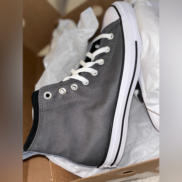 Converse - Picture 8 of 9